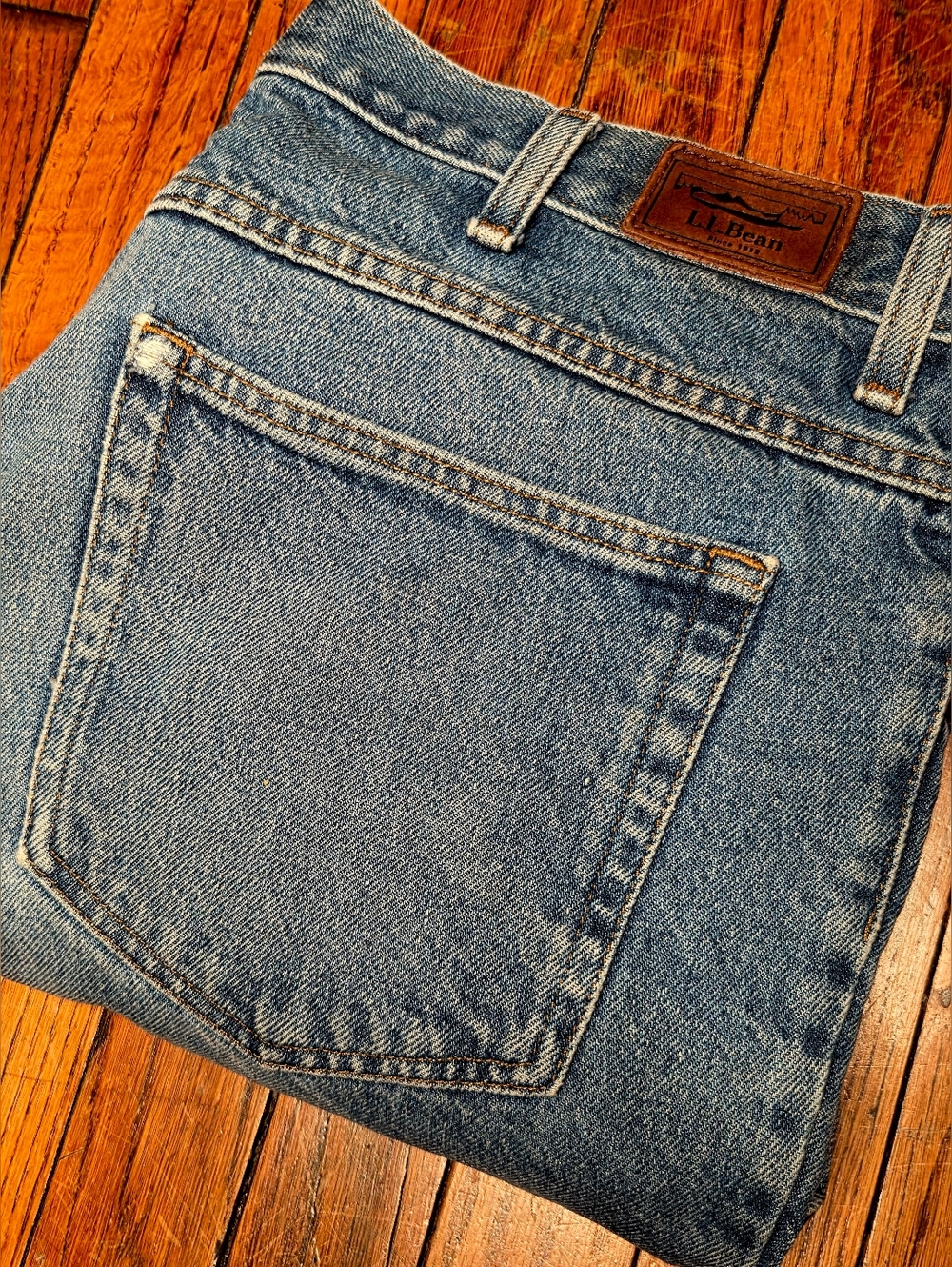 LL Bean Mens 38x30 Classic Fit Straight Leg Denim Light Wash Blue Jeans B1